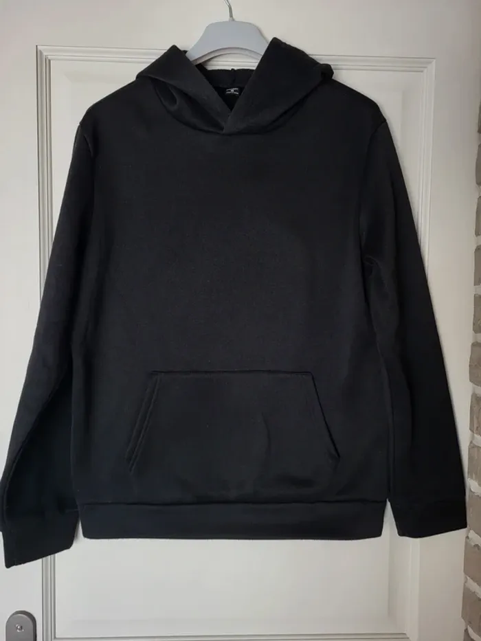 Sweat à capuche noir imprimé dans le dos - photo numéro 3