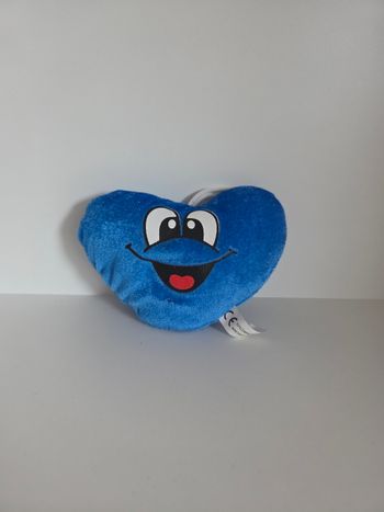 🧸 Petit Cœur Bleu en Peluche Souriant