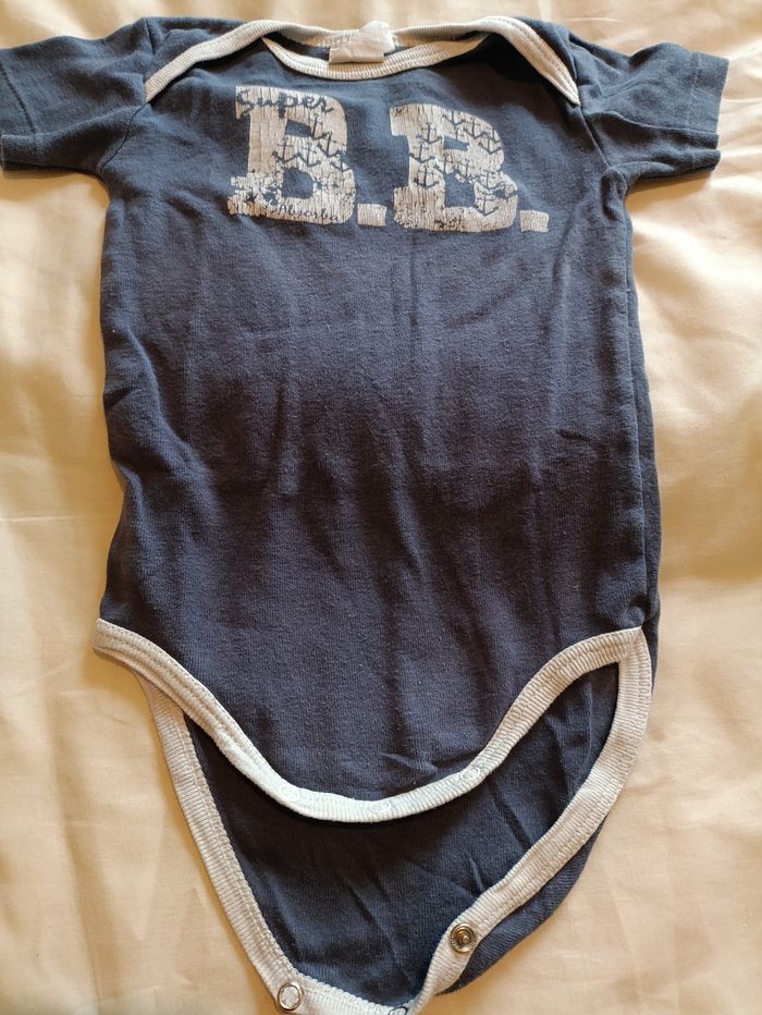 body manches courtes 12 mois - photo numéro 4