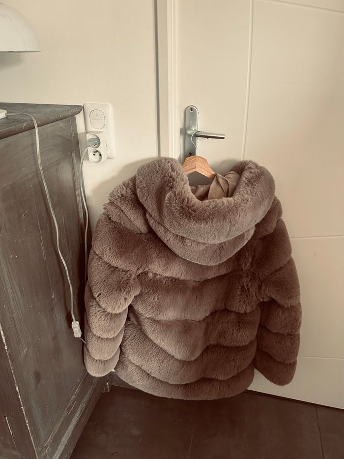 Manteau en fausse fourrure très très doux - photo numéro 3