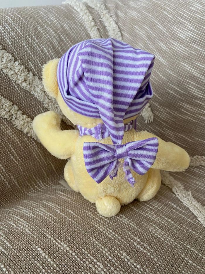 Peluche doudou 28cm ours jaune à fleur violette marguerite très bon état - photo numéro 3