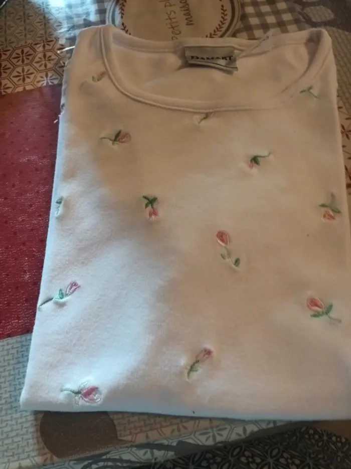 Tee-shirt brodé damart manches courtes taille 38 40 - photo numéro 3