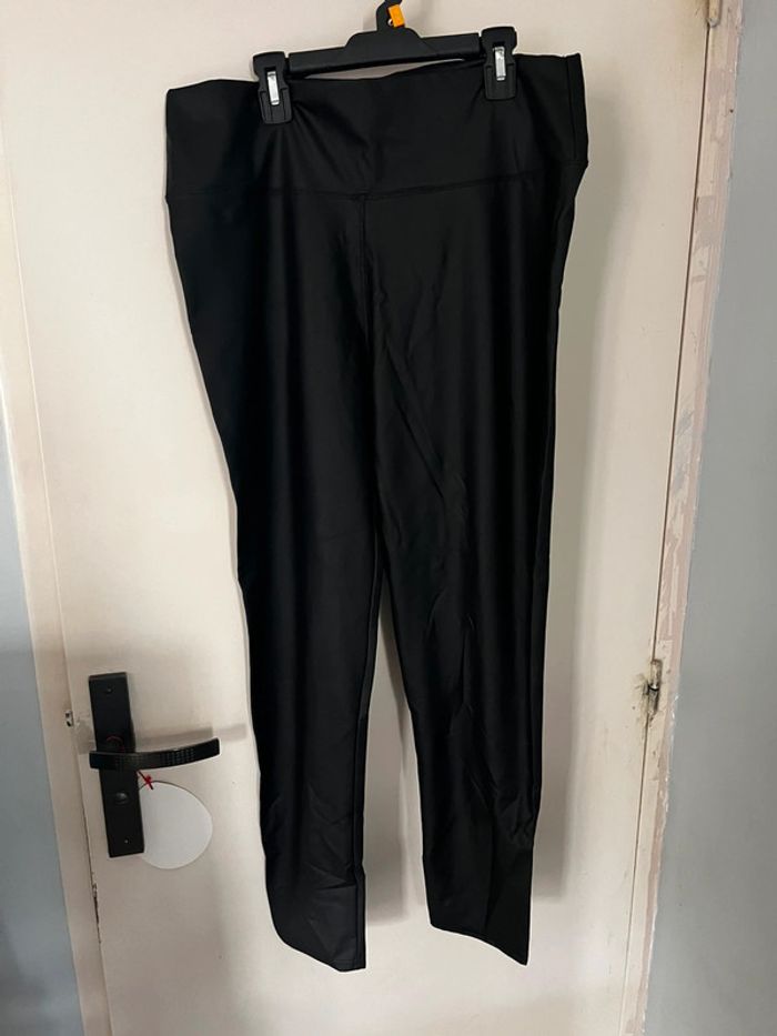 Legging noir effet cuir t44