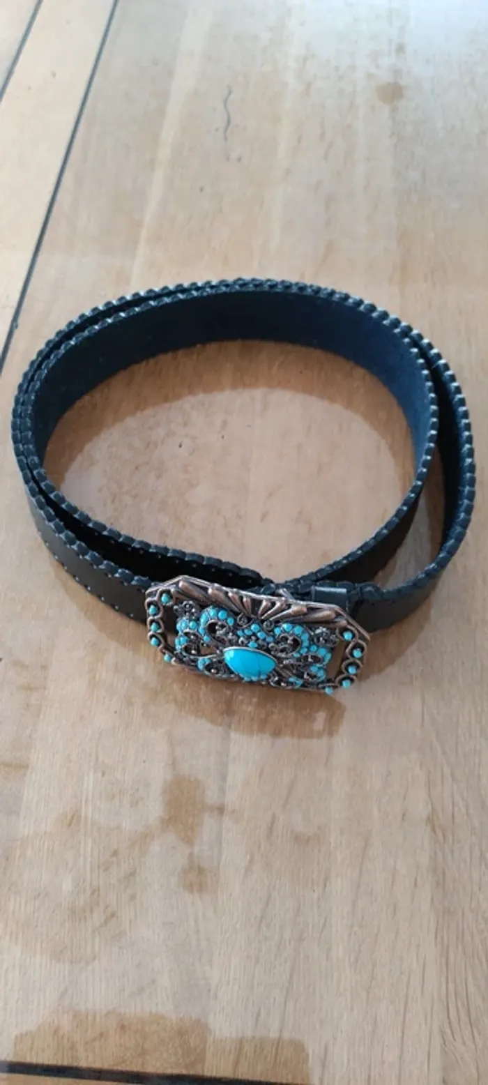 Ceinture neuve simili avec jolie boucle