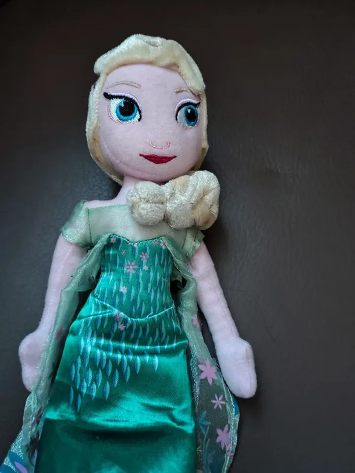 Disney Reine des Neiges Peluche Fever Elsa 25 cm - photo numéro 5