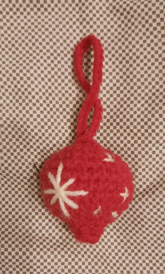 Petite boule de noël rouge