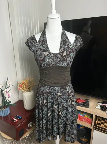 Robe y2k vintage marron fluide col noué à motifs bleu clair et beige taille M