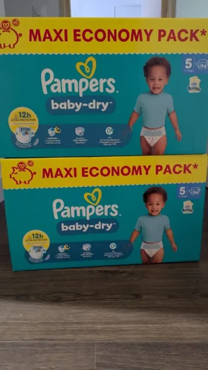 Lot de 2 cartons de couches Pampers baby dry taille 5