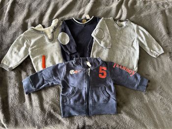 Lot de 4 pulls et vestes