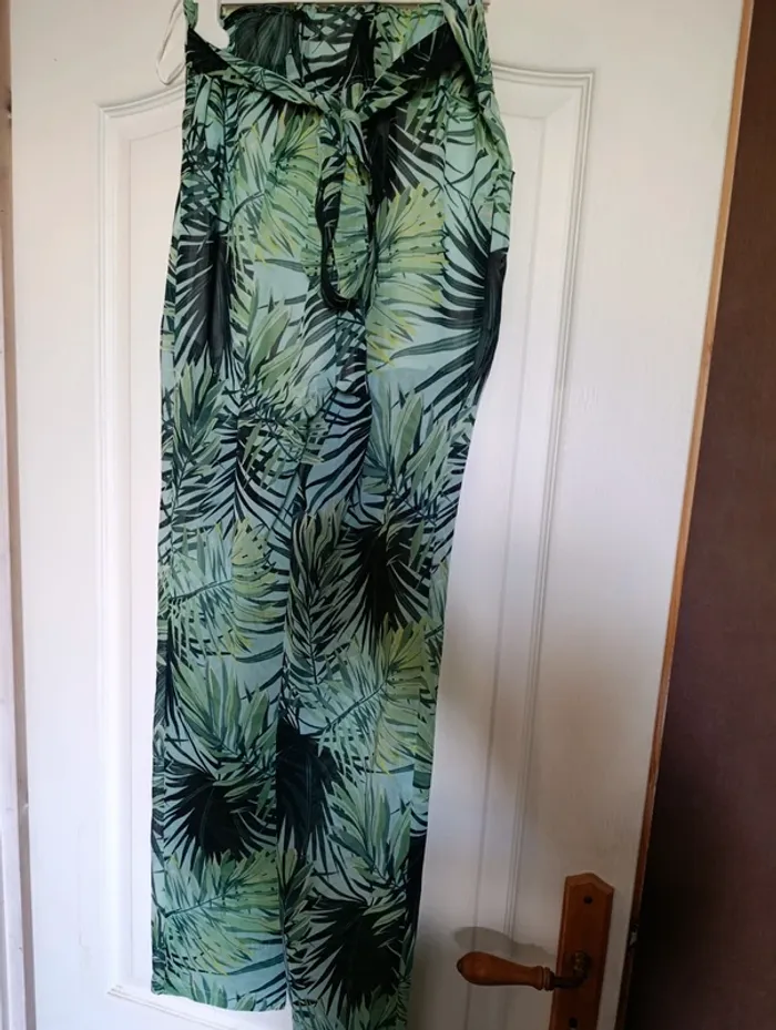 Neuf Pantalon en voile Molly Bracken taille XS vert menthe motif palmiers