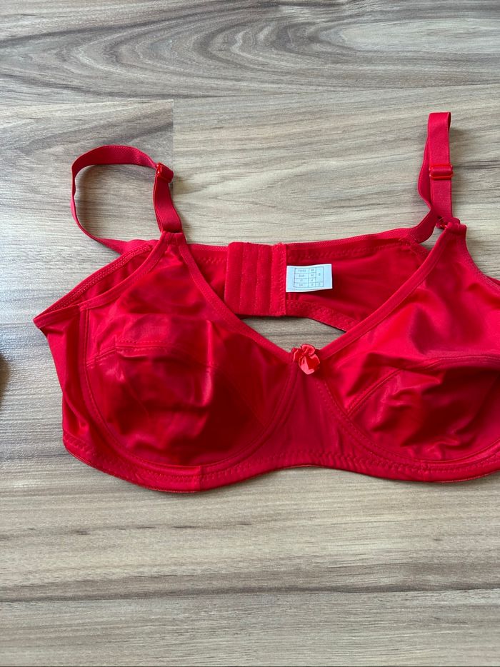 Lot de 2 ensembles de sous vêtement unis Neufs Tailles M-L et 95D - photo numéro 4