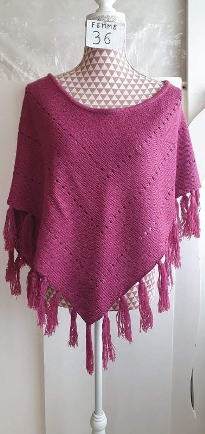 Poncho, rose/violet, en acrylique, en très très bon état, longueur 63cm, marque Efratis =6€