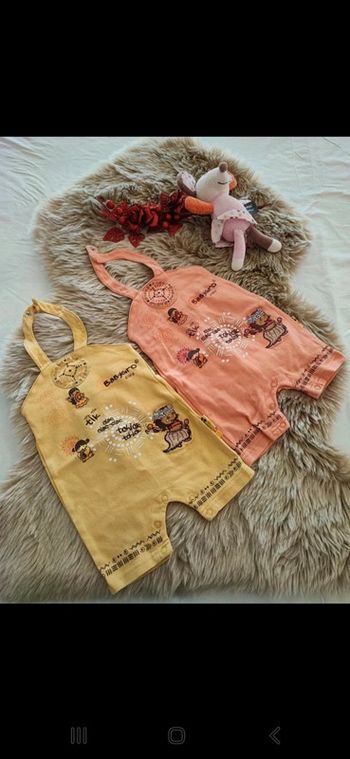Lot 2 combinaisons babygro 6 mois