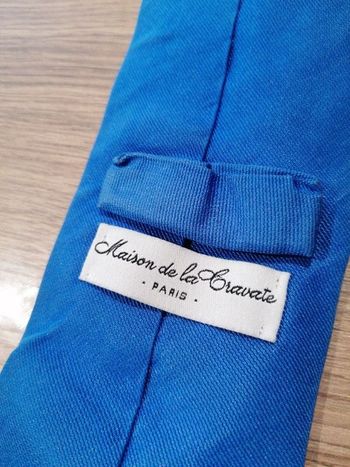 Cravate bleue de la maison de la cravate