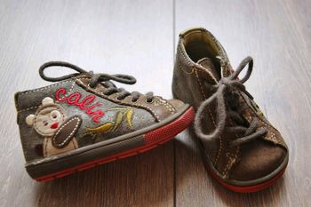 Chaussures marron. Taille 17. Très bon etat