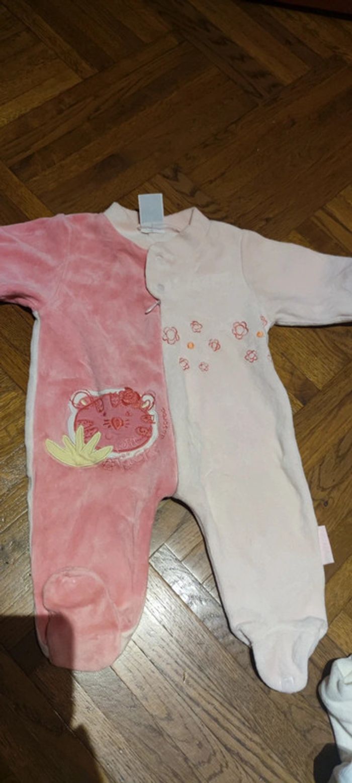 Lot 3 pyjamas 1 mois - photo numéro 4