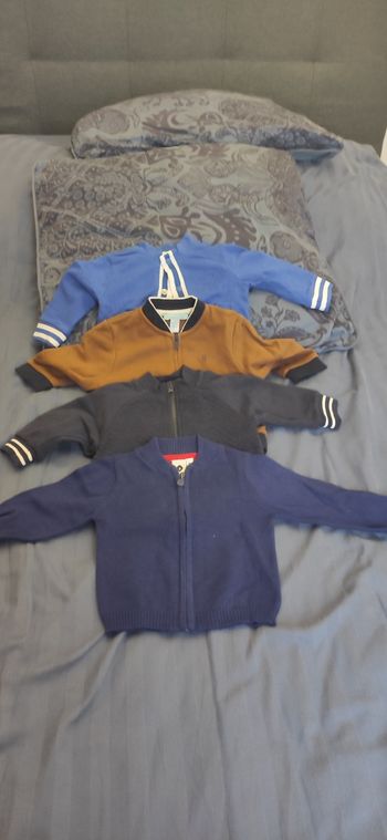Lot de 4 gilets/vestes 6mois