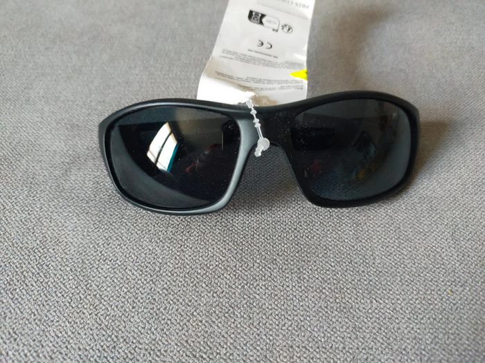 Lot de 2 lunettes de soleil – Neuves avec étiquettes - photo numéro 2