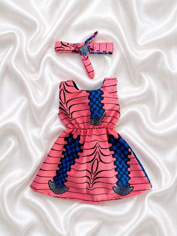 Robe en wax avec pression à l’épaule + son bandeau à nouer