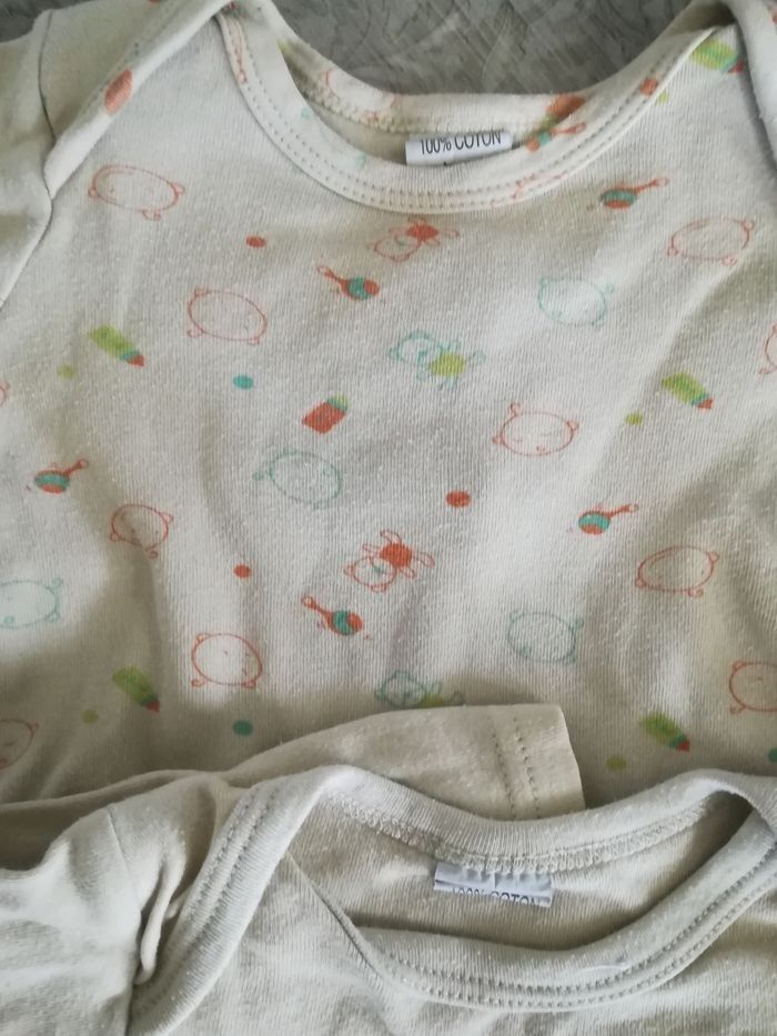 Lot de 5 bodies ml 6 mois - photo numéro 4