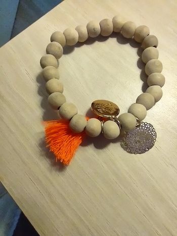 Bracelet d'été avec pompon rose et perles