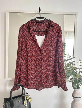 Chemisier XS noir fleurs rouges neuf.