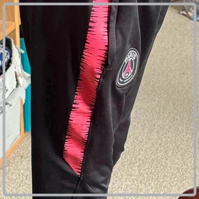 Jogging Nike psg taille 10-12ans parfait etat - photo numéro 4