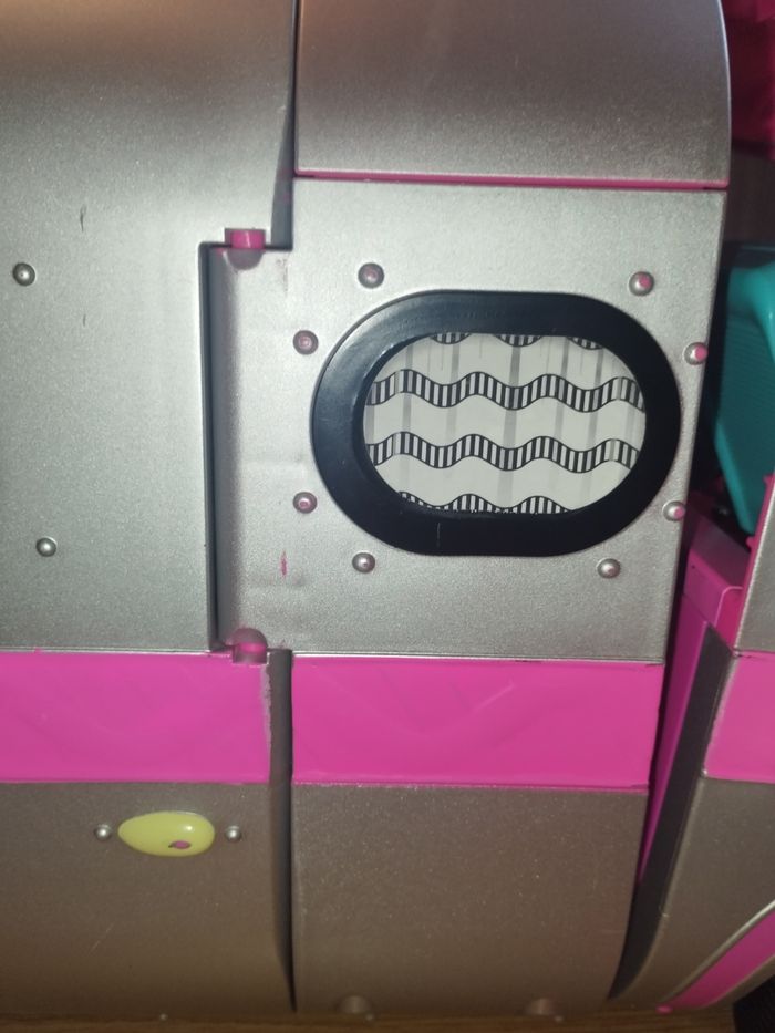 Camping car poupée LOL+ accessoires - photo numéro 4