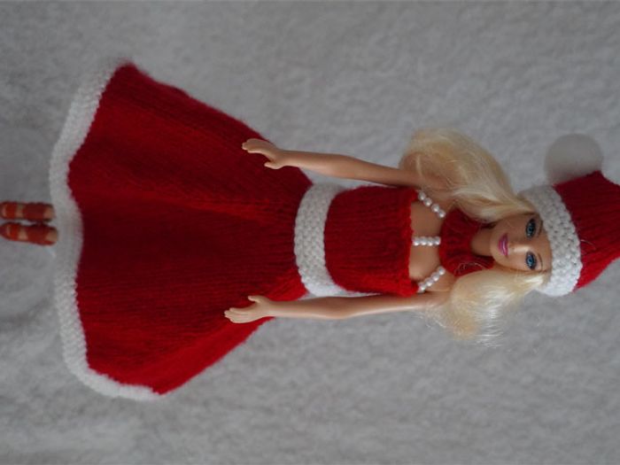 Barbie Noël et son sac de cadeau (avec un vrai cadeau pour Barbie) - photo numéro 3