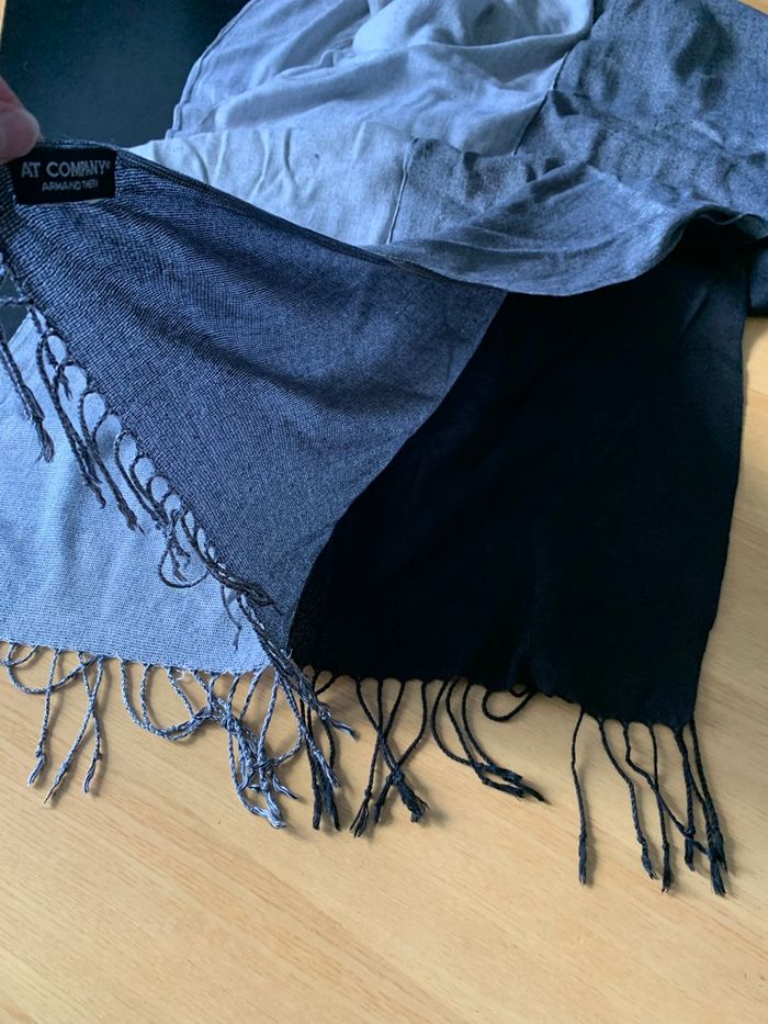 Écharpe grise et noir Homme - photo numéro 2