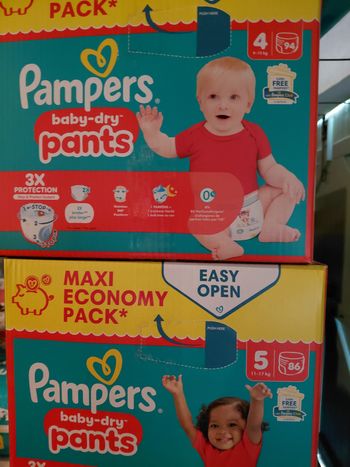 1 paquet pampers maxipack taille 4 et 1 paquet taille 5 maxipacn pants 