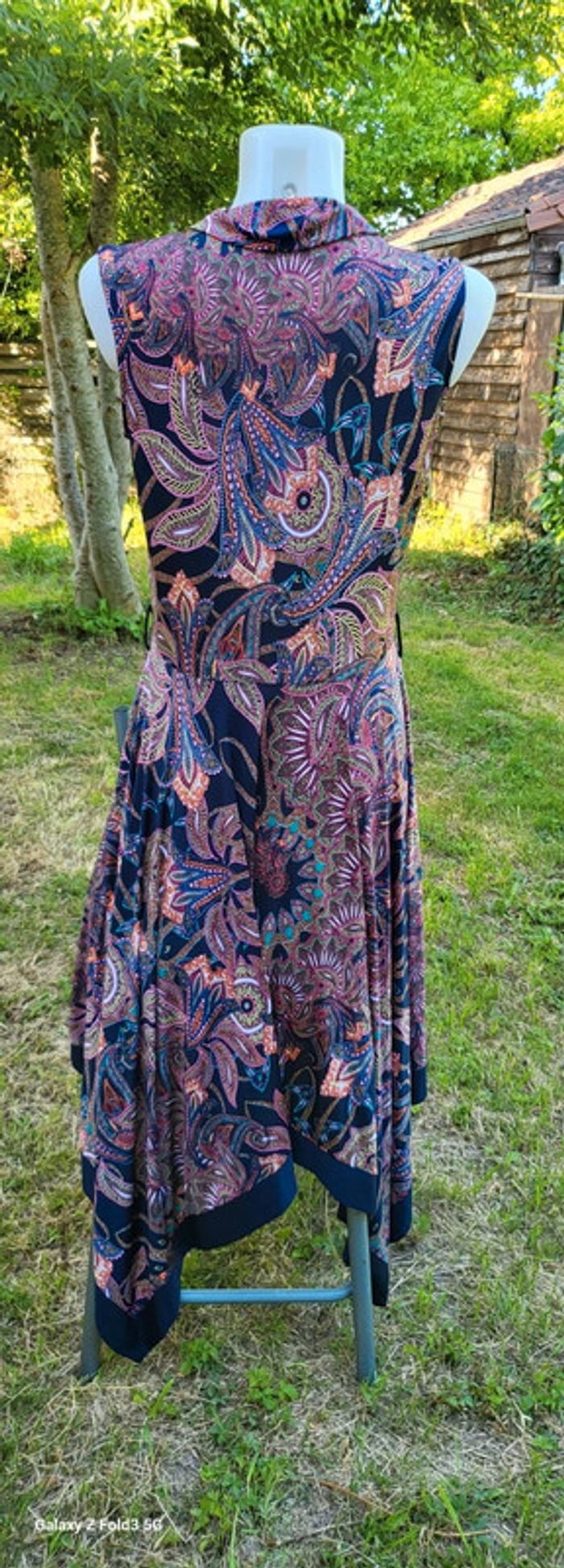 Jolie robe Taille 2 - photo numéro 2