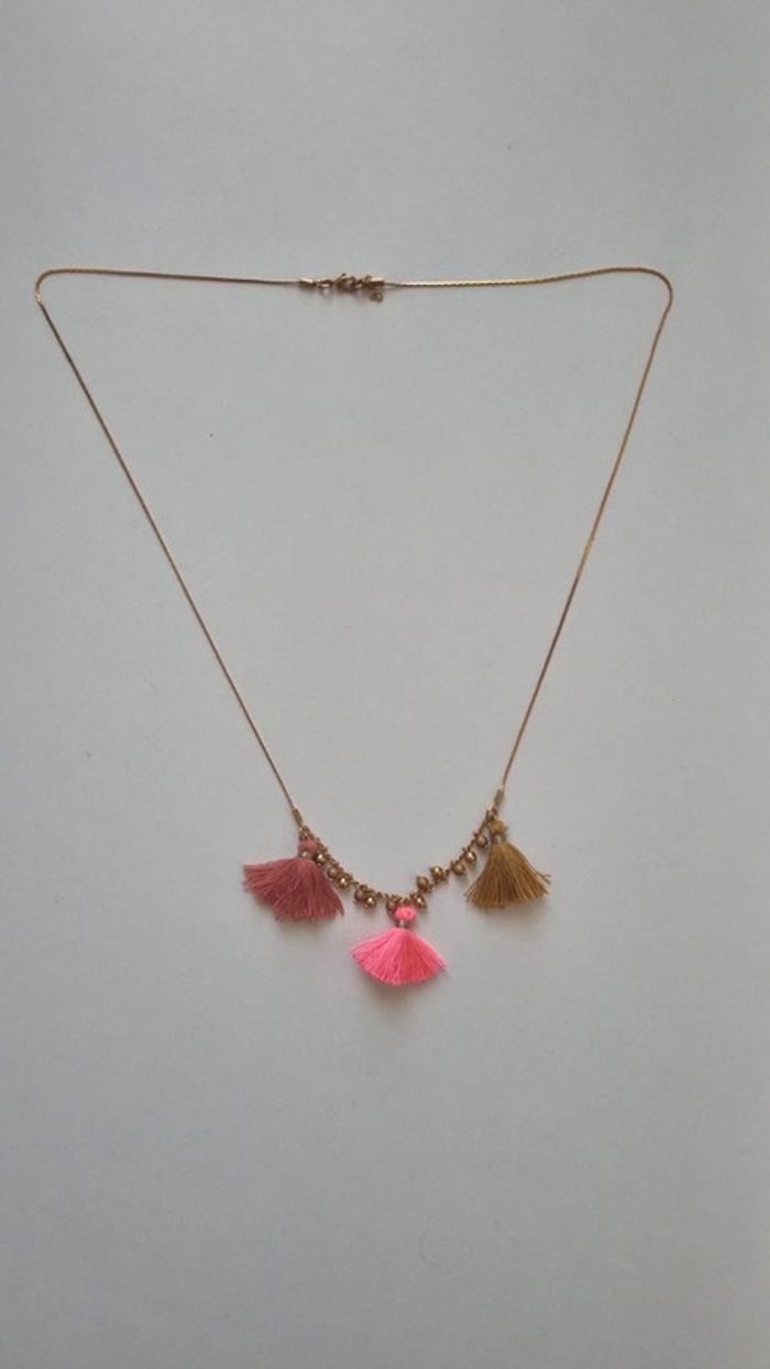 Collier sautoir doré pompon rose moutarde Louise misha