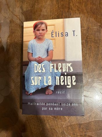 Des fleurs sur la neige