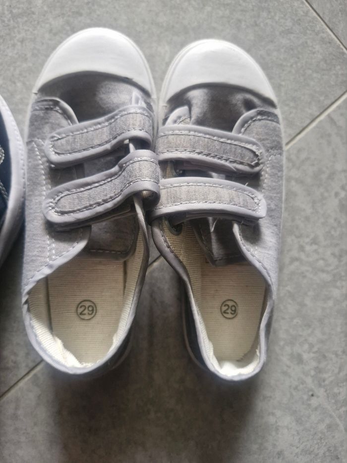 Lot de 2 paires de chaussures garçon taille 29 (1 paire de basket et 1 paire de chaussure) - photo numéro 3
