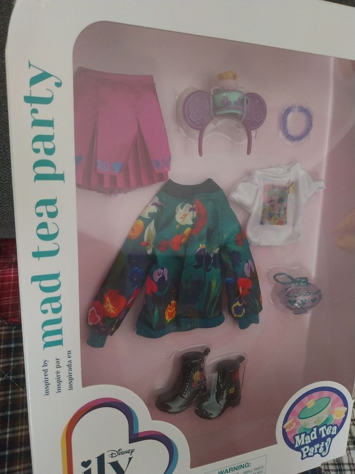 Ensemble de mode pour poupée Disney ily 4EVER inspiré de la Mad Tea Party Alice - photo numéro 2