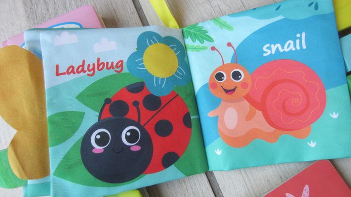 Llivres et jouet bébé - photo numéro 2