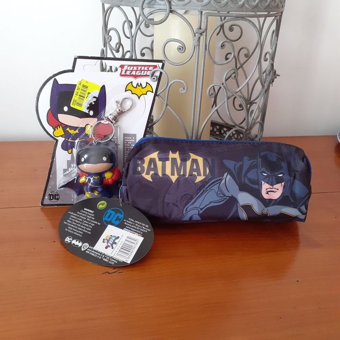 DC: Trousse scolaire Batman + Porte-Clé Batgirl