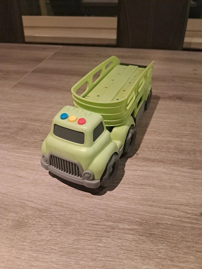 Camion qui fait du bruit - photo numéro 3
