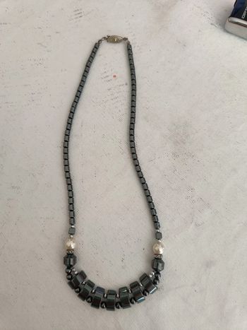 Collier de perles grises anthracite