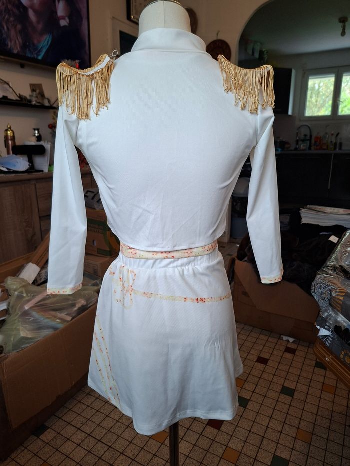 Ensemble fille neuf taille 5 ans blanc prix 5 euro 50 - photo numéro 3