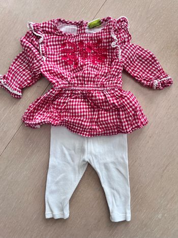 Ensemble tunique rouge et legging blanc