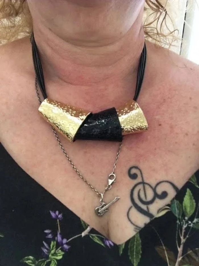 Collier bi couleur original neuf - photo numéro 3