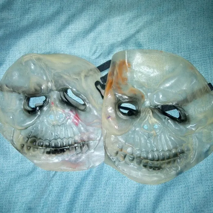 Lot de 2 masques halloween