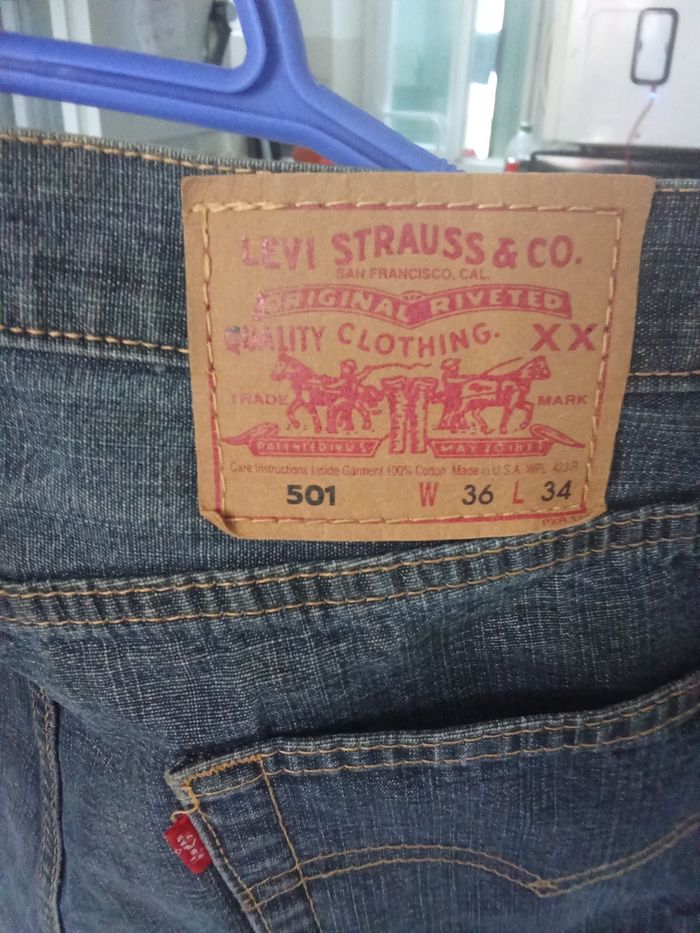Jeans Levi's strass taille 46 très jolie Jean  0 des faux - photo numéro 5