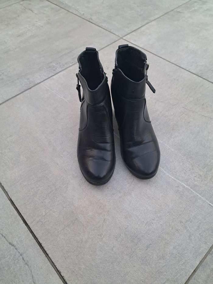 Bottines à talons noir simili cuir 👢 - photo numéro 2