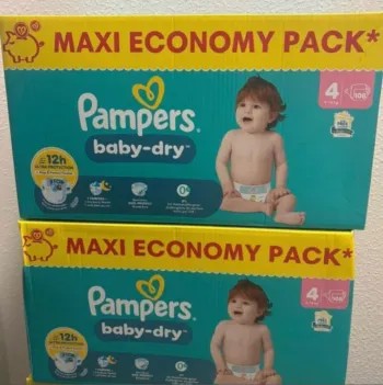 Lot de 2 cartons des couches Pampers taille 4