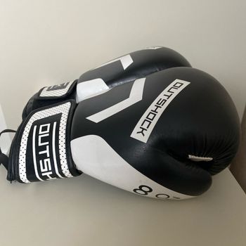 Gant de boxe noir et blanc Outshock