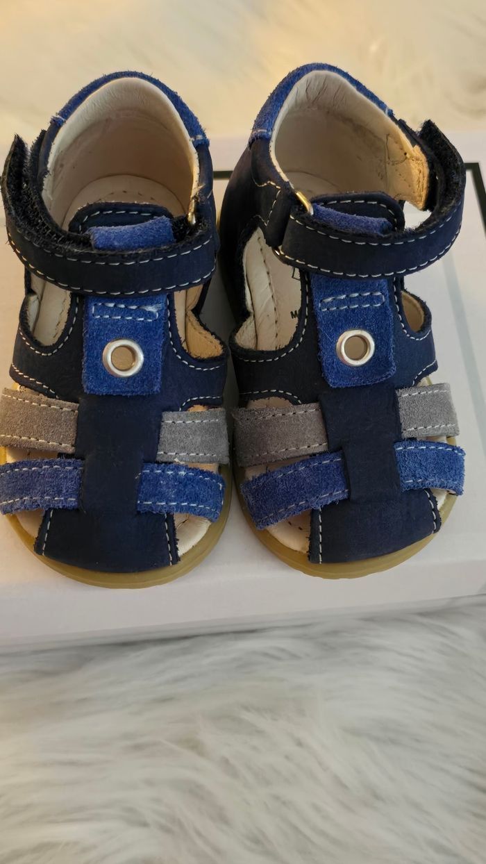 NEUVES  !!! 🏷💙superbes  sandales cuir bébé pointure 18 garçon 🔥🔥(prix ferme)💙