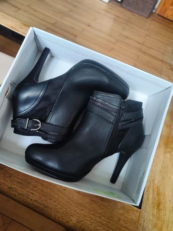NEUF - Bottines noires à talons